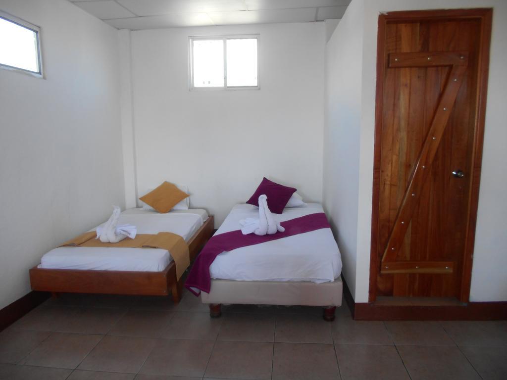 El Descanso Del Petrel Puerto Ayora  Εξωτερικό φωτογραφία